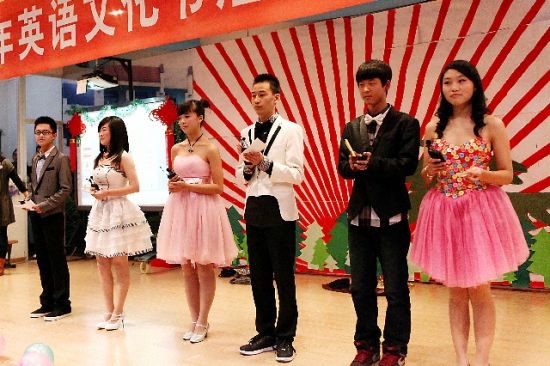棠湖中学隆重举办2011年英语文化节汇报演出