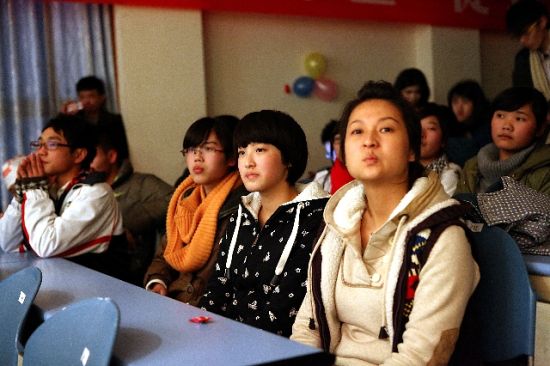 棠湖中学隆重举办2011年英语文化节汇报演出