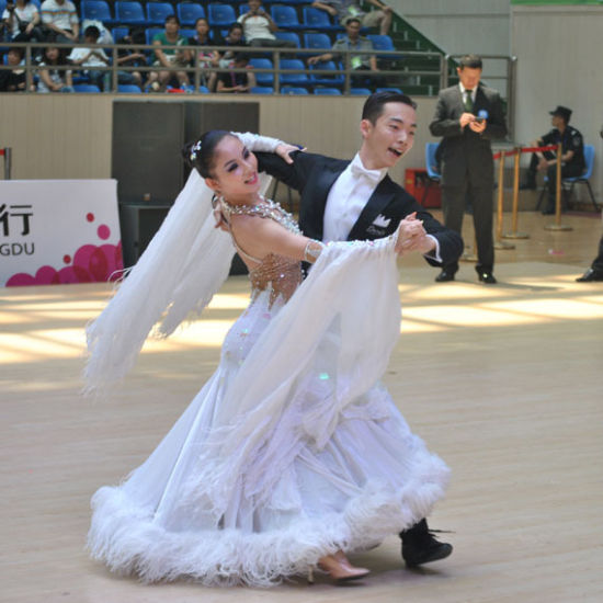 B级赛标准舞,北京舞蹈学院附中的王新文、黄米