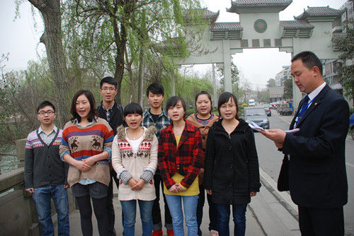四川师大成都学院倡议绿化美丽中国