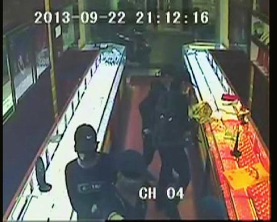 金店监控视频拍下的抢劫过程