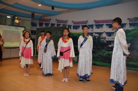 棠湖中学初中部举行国学经典诵读比赛_教育频