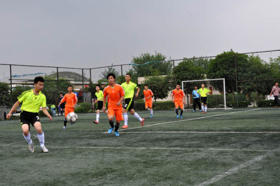成都高新实验中学在市第三届中学生运动会足球