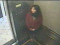 实拍华裔女生失踪前在酒店电梯内举止怪异